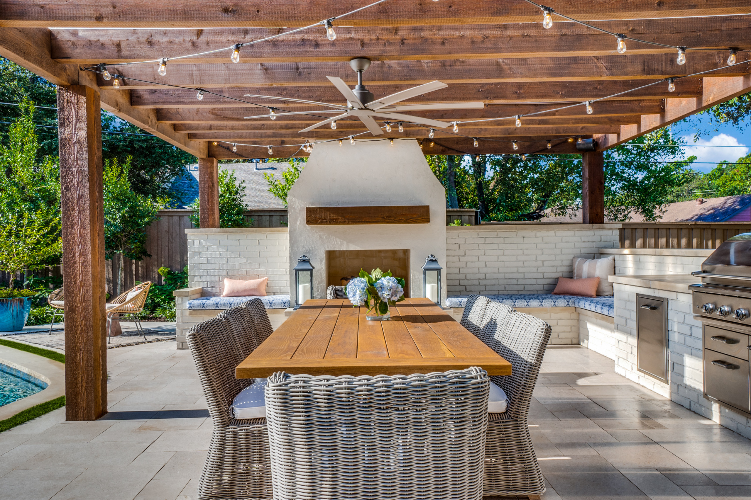 Outdoor Seating Dining
